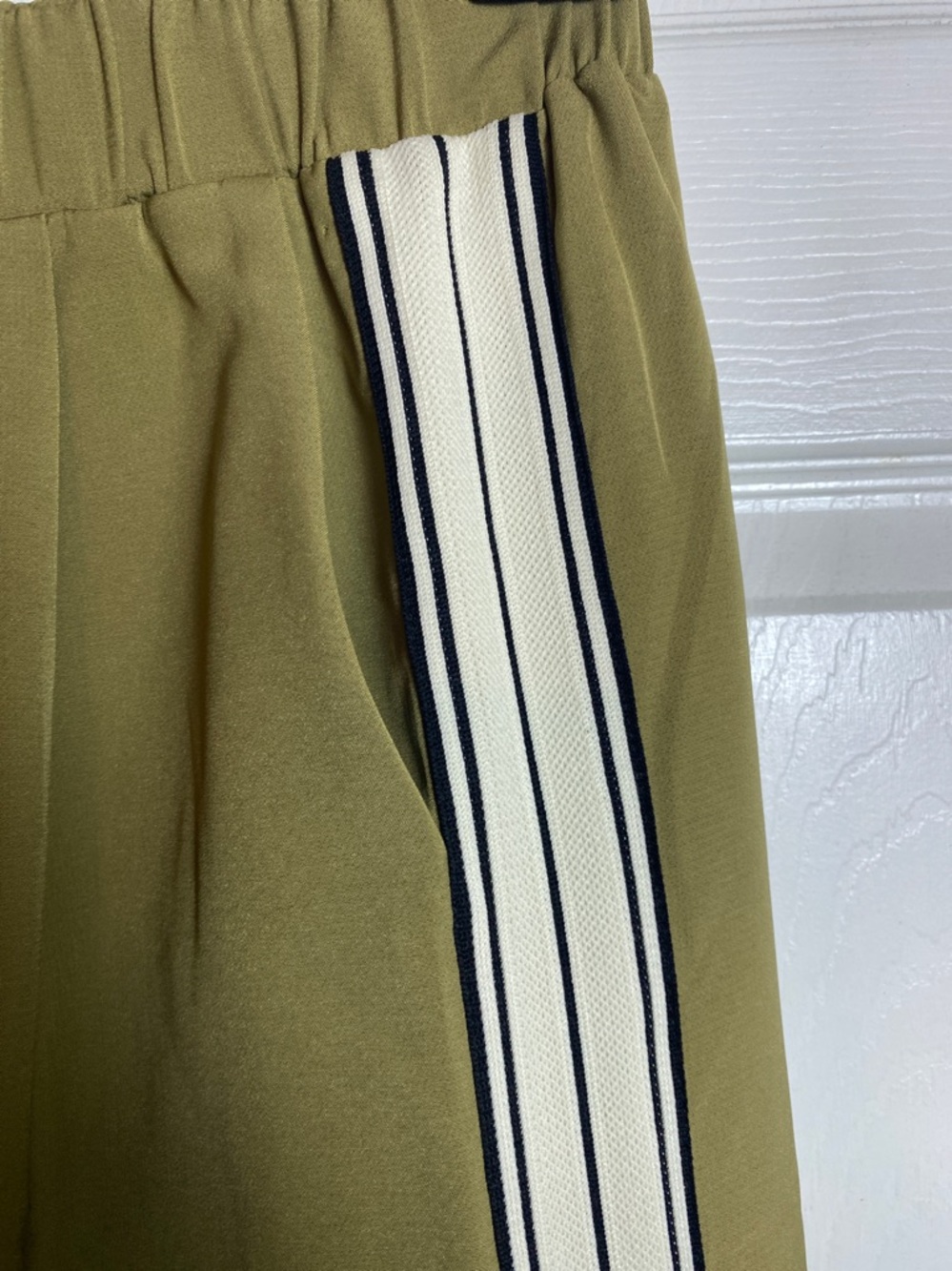 Bishop and Young Track Style Wide Leg Olive PullOn Pant Pockets - Picture 4 of 7